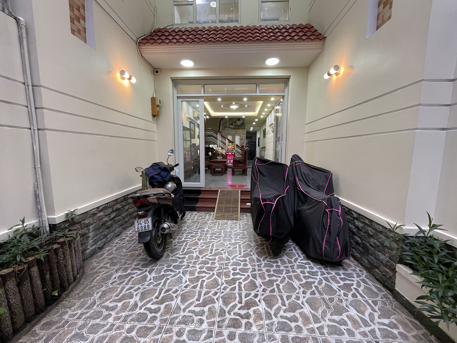 Bán nhà Ngô Thị Thu Minh, Quận Tân Bình NHÀ PHỐ VƯỜN tuyệt đẹp 3lầu (4mx24m) nở hậu hẻm ôtô khu VIP